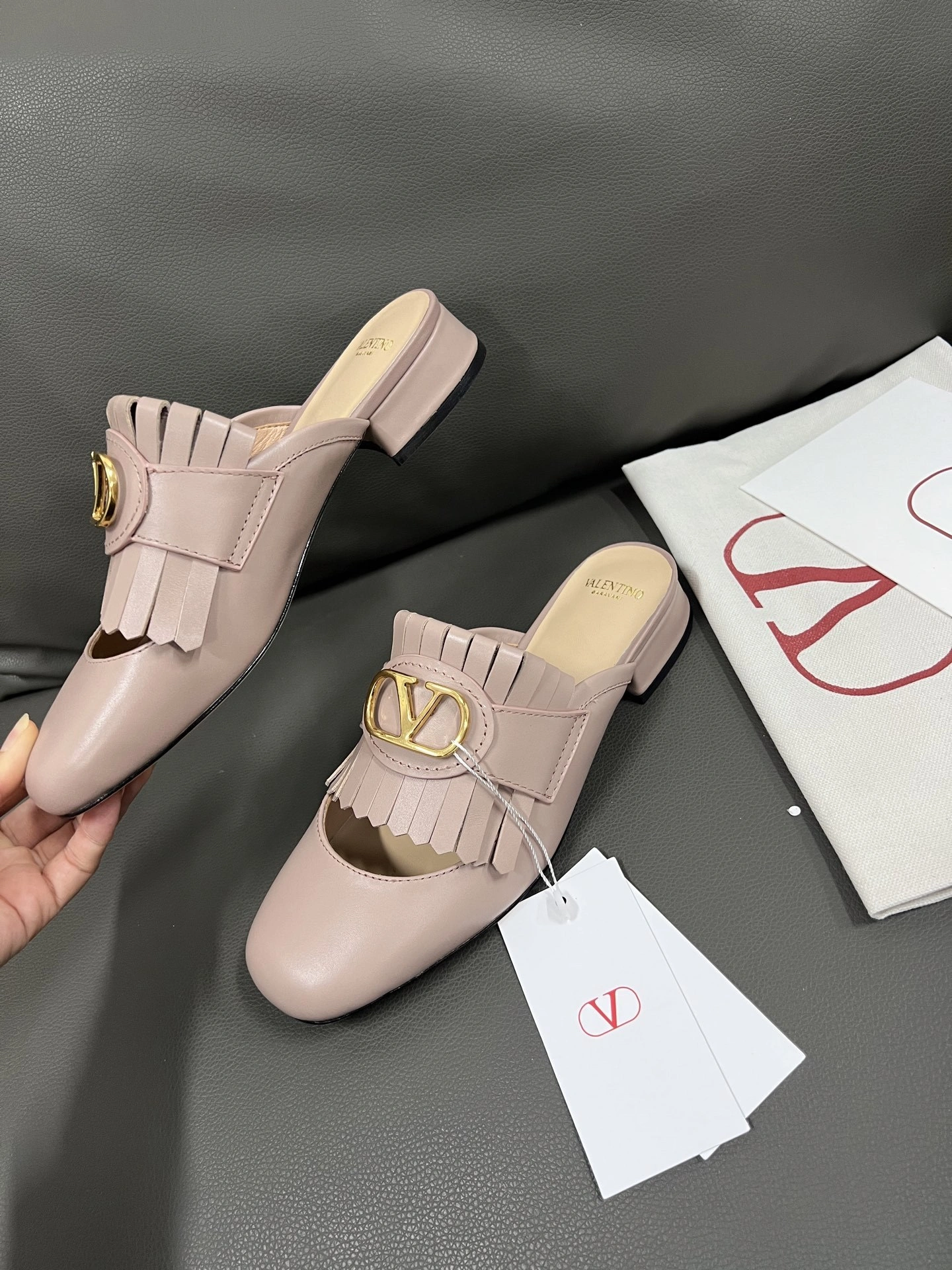 COCO-- V1859ti9o 6W2S0LP8DSHW34 Heel height： 2.5CM Calfskin item:E-X194D4042